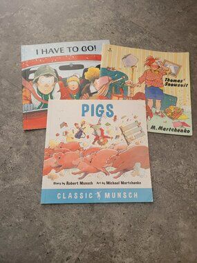 Robert Munsch Children's Book Lot of 3 Pigs I Have to Go! Thomas' Snowsuit